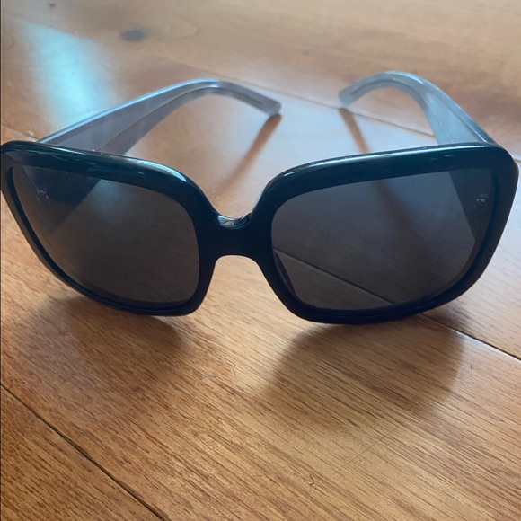 Burberry sunglasses with sunglasses case main image 6